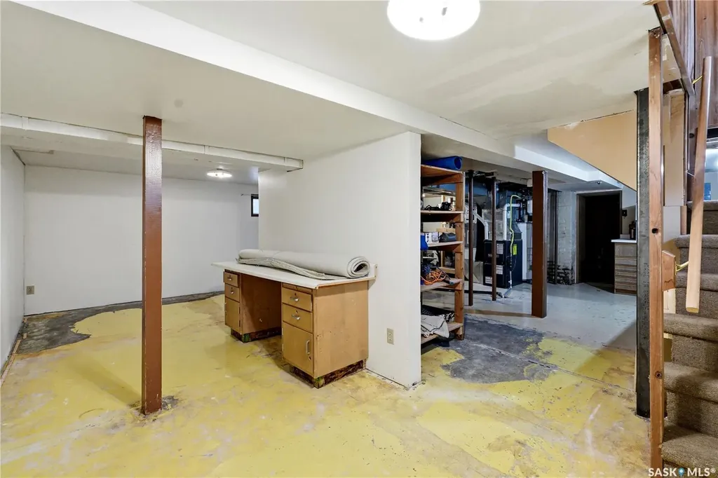 734 10th Street E Saskatoon SK S7H 0H1