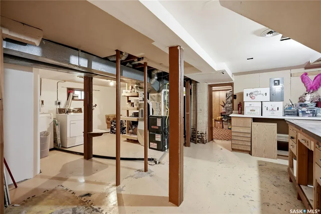 734 10th Street E Saskatoon SK S7H 0H1