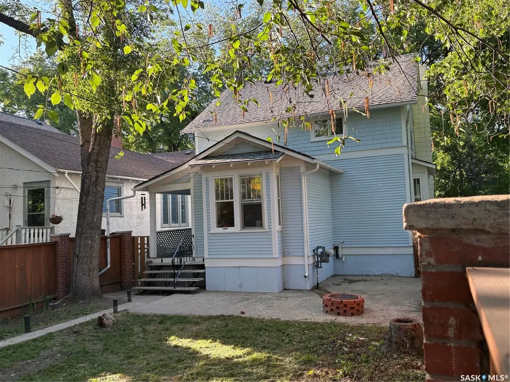 734 10th Street E Saskatoon SK S7H 0H1