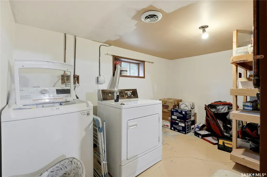 734 10th Street E Saskatoon SK S7H 0H1