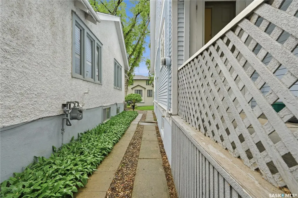 734 10th Street E Saskatoon SK S7H 0H1