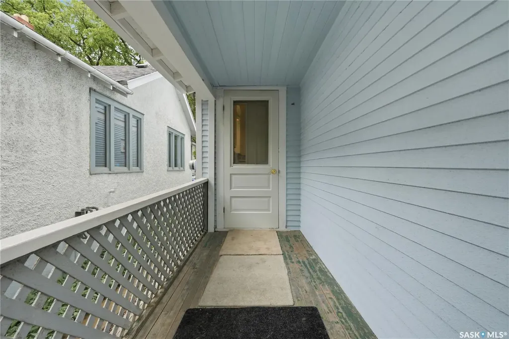 734 10th Street E Saskatoon SK S7H 0H1