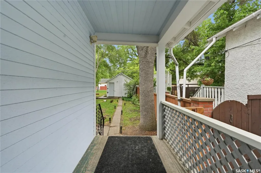 734 10th Street E Saskatoon SK S7H 0H1