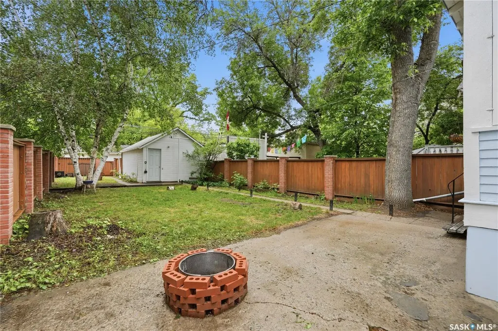 734 10th Street E Saskatoon SK S7H 0H1