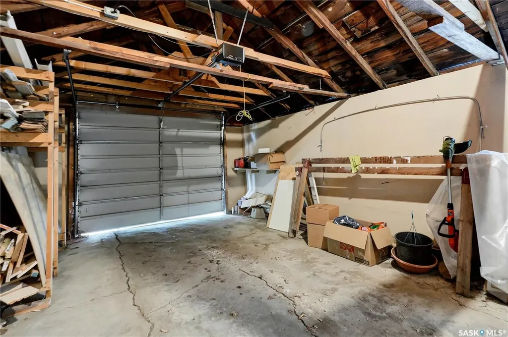 734 10th Street E Saskatoon SK S7H 0H1