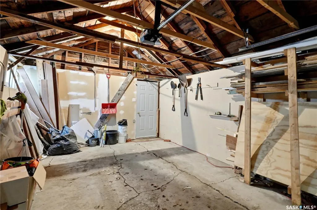 734 10th Street E Saskatoon SK S7H 0H1