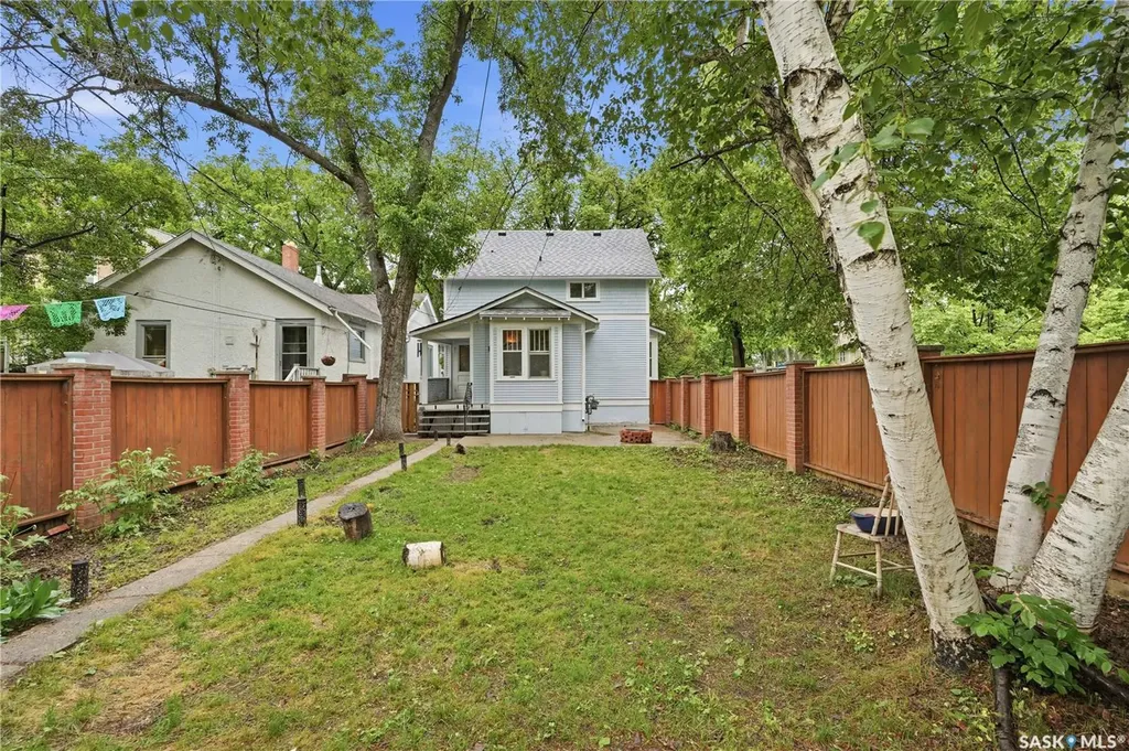 734 10th Street E Saskatoon SK S7H 0H1