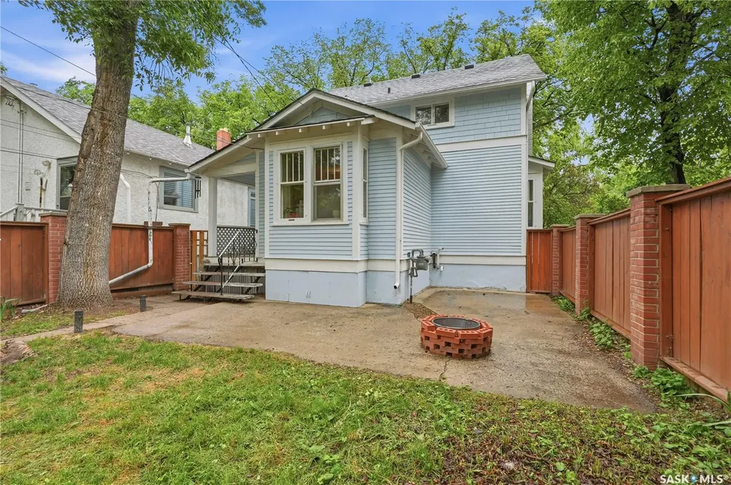 734 10th Street E Saskatoon SK S7H 0H1