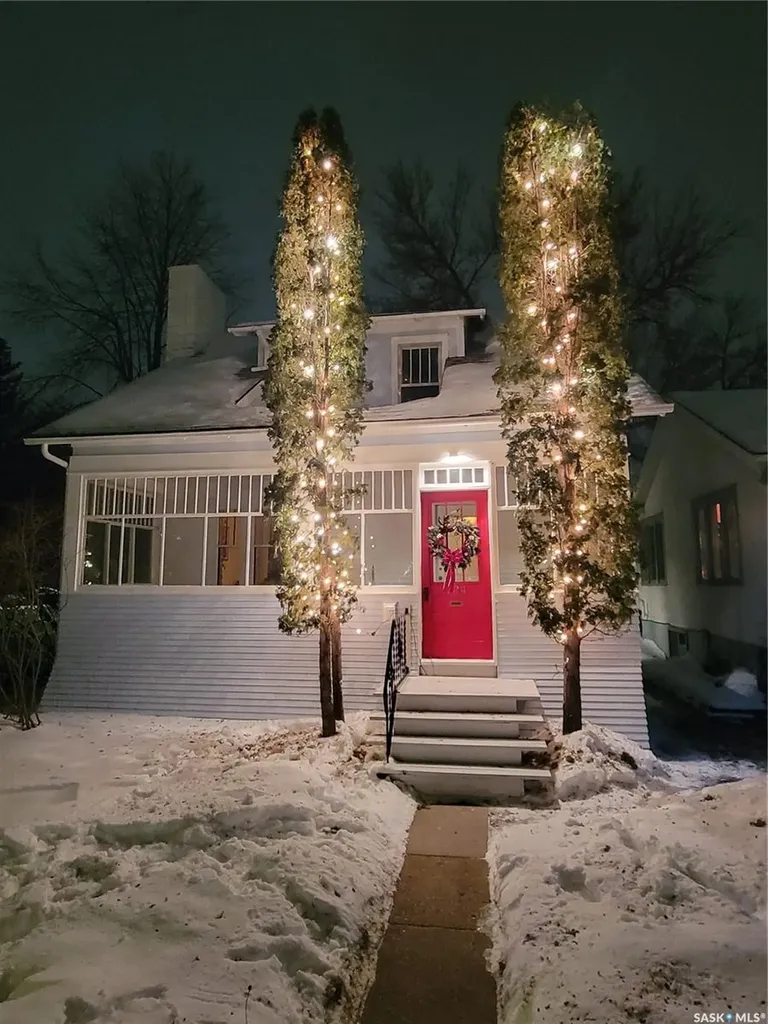 734 10th Street E Saskatoon SK S7H 0H1