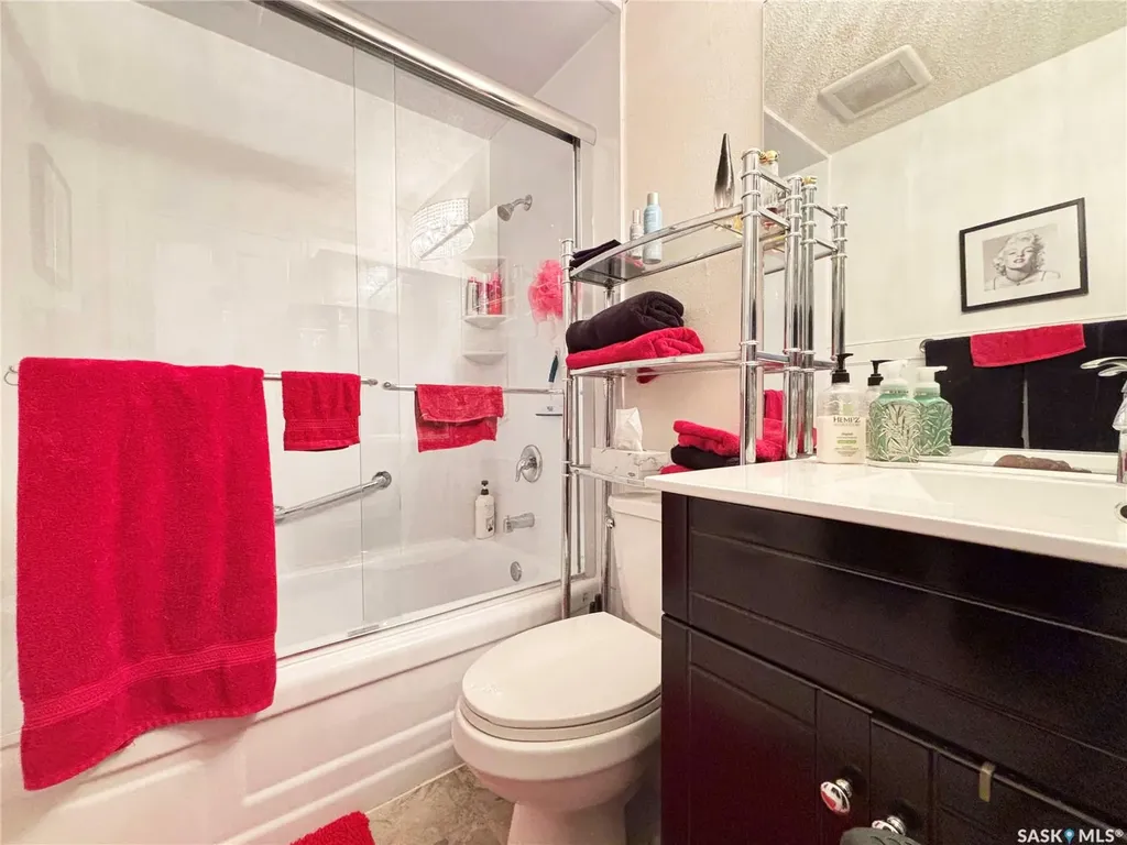 605 O Avenue N Saskatoon SK S7L 2V4