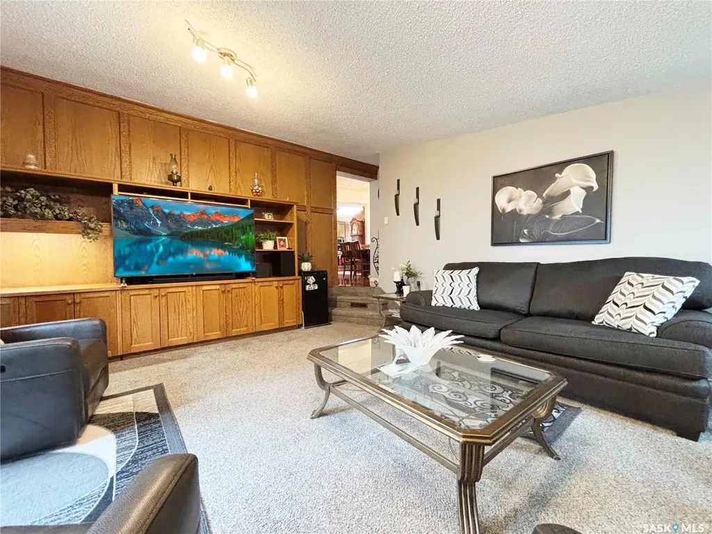 605 O Avenue N Saskatoon SK S7L 2V4