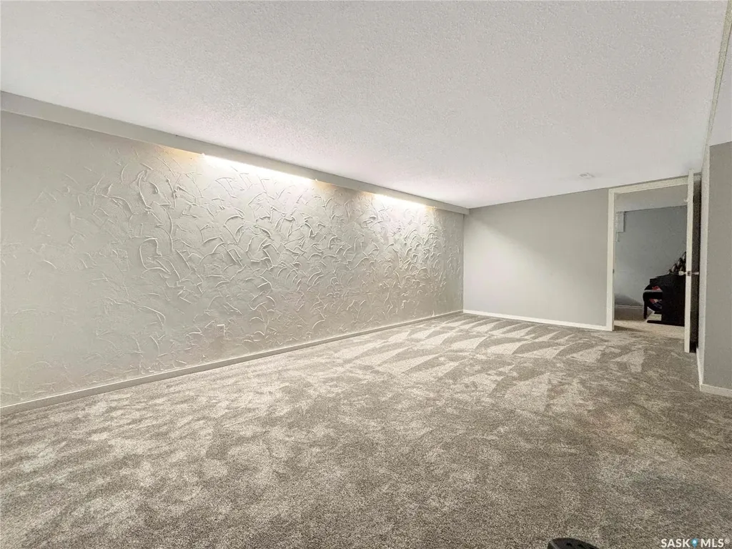 605 O Avenue N Saskatoon SK S7L 2V4