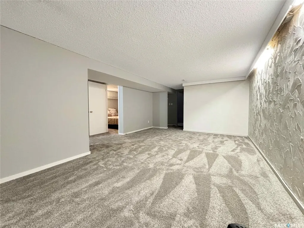 605 O Avenue N Saskatoon SK S7L 2V4