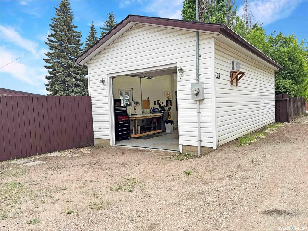 605 O Avenue N Saskatoon SK S7L 2V4