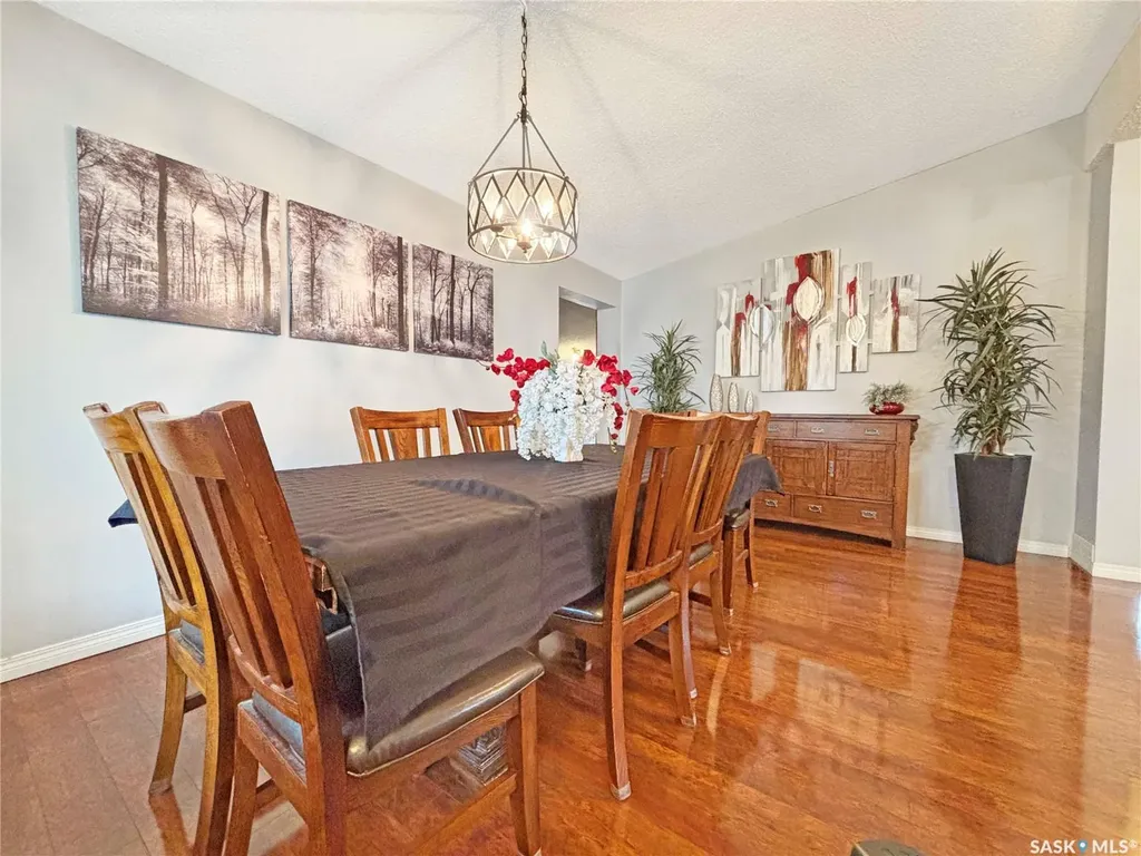 605 O Avenue N Saskatoon SK S7L 2V4