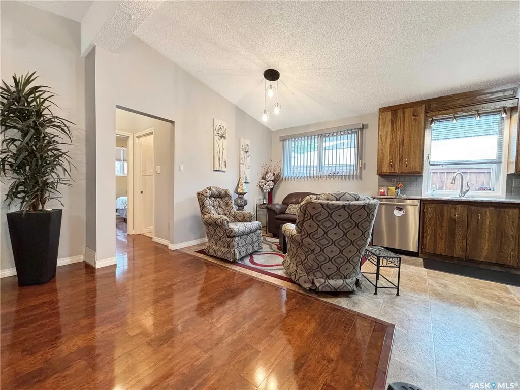 605 O Avenue N Saskatoon SK S7L 2V4