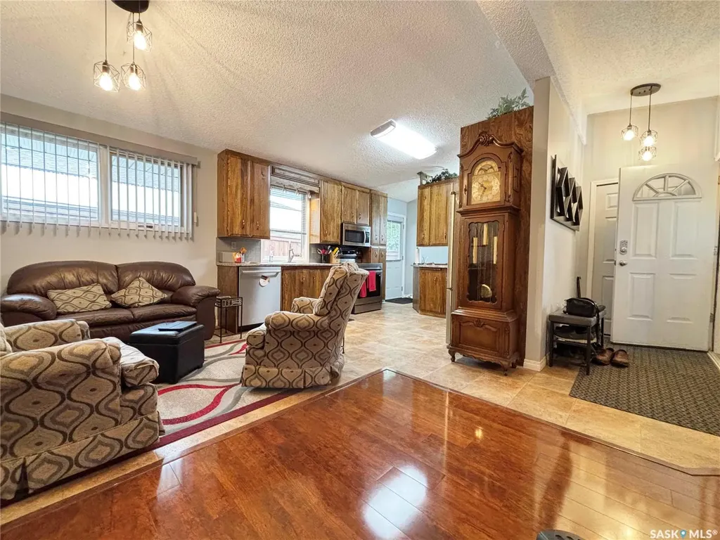 605 O Avenue N Saskatoon SK S7L 2V4