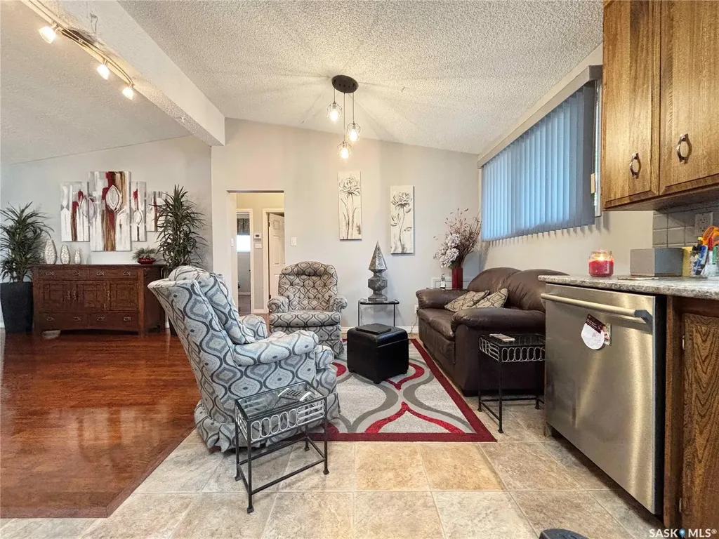 605 O Avenue N Saskatoon SK S7L 2V4