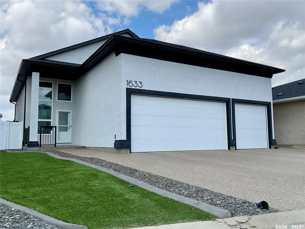 1633 Maple Rose Crescent N Regina SK S4X 0J6