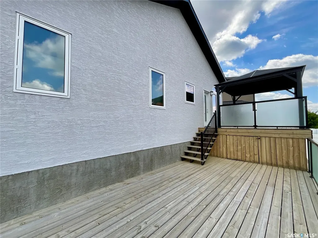 1633 Maple Rose Crescent N Regina SK S4X 0J6