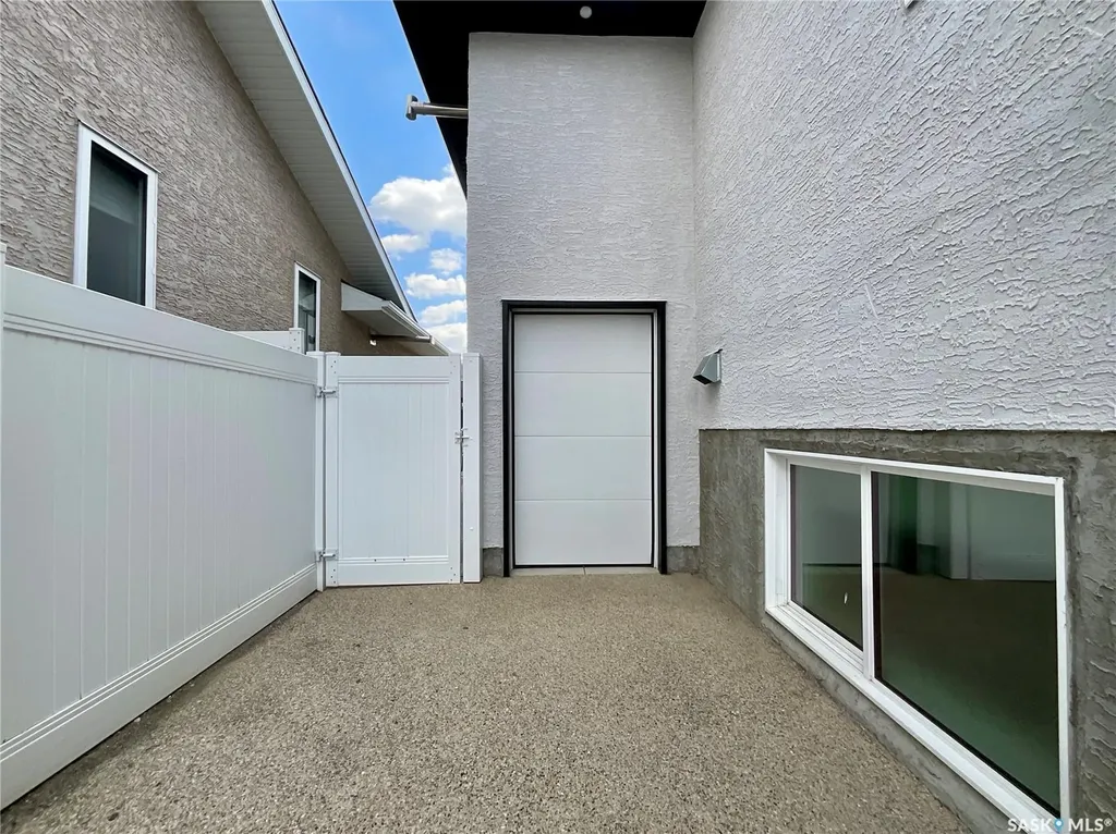 1633 Maple Rose Crescent N Regina SK S4X 0J6