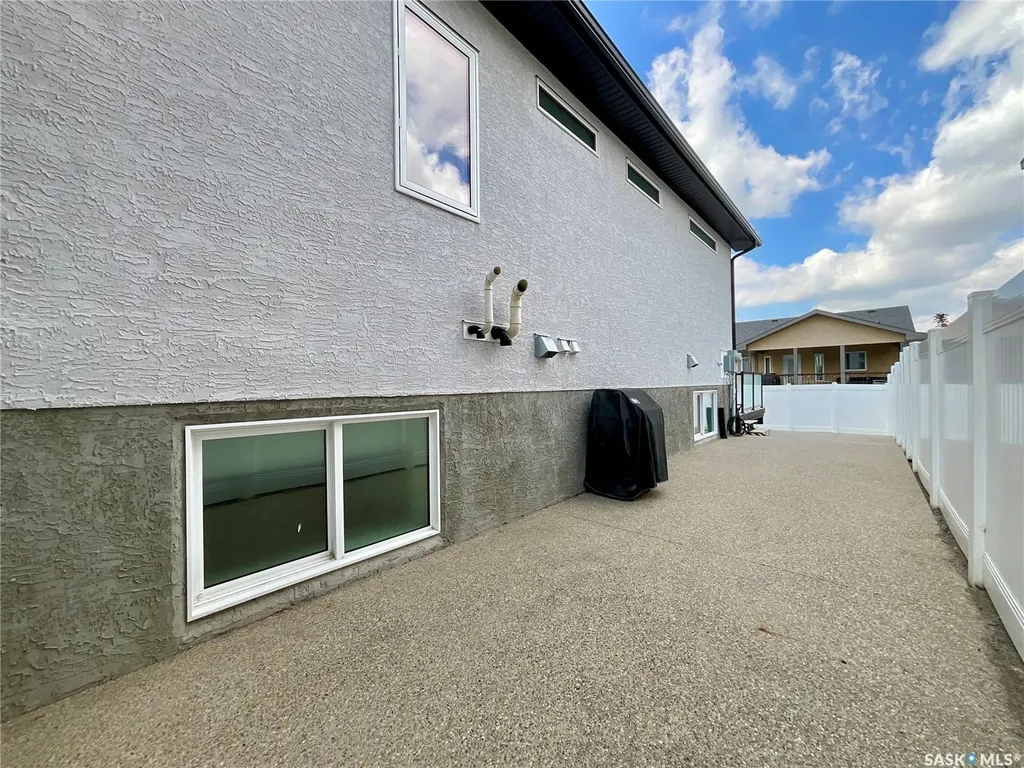 1633 Maple Rose Crescent N Regina SK S4X 0J6