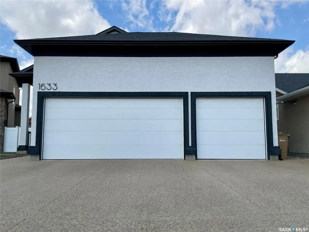 1633 Maple Rose Crescent N Regina SK S4X 0J6