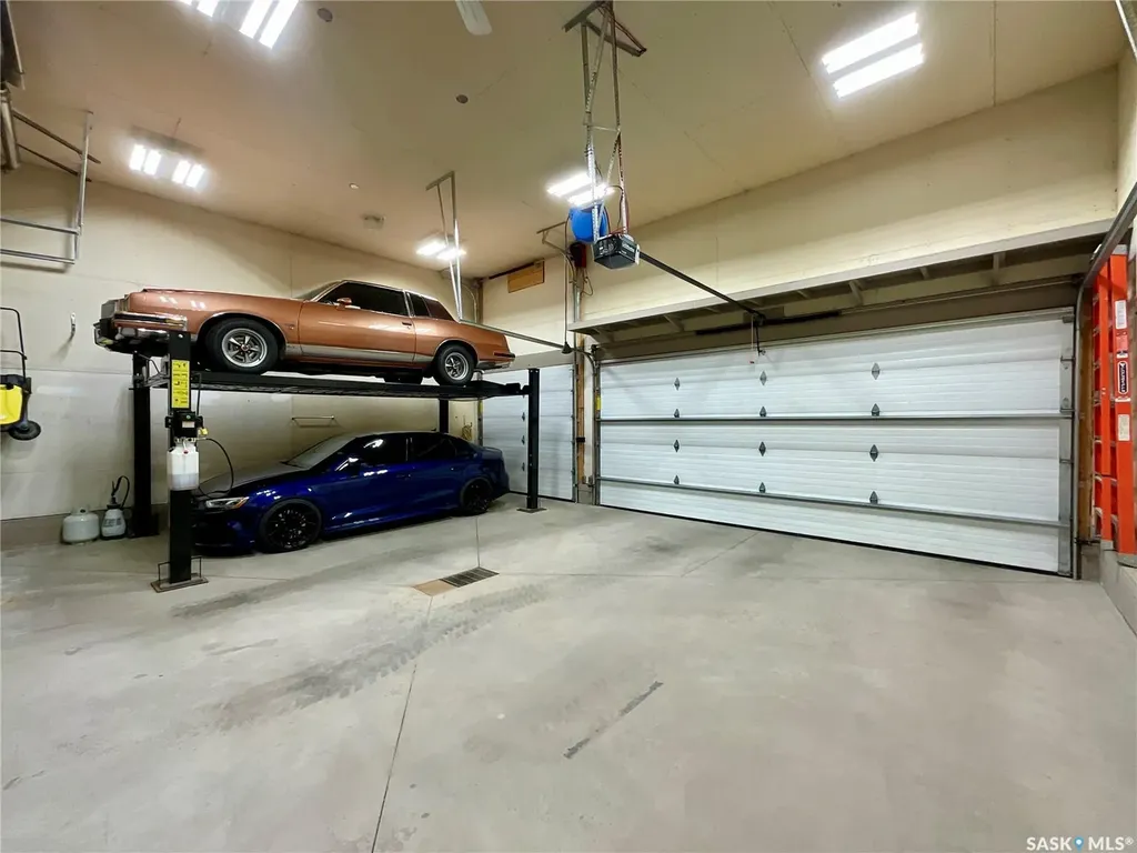 1633 Maple Rose Crescent N Regina SK S4X 0J6