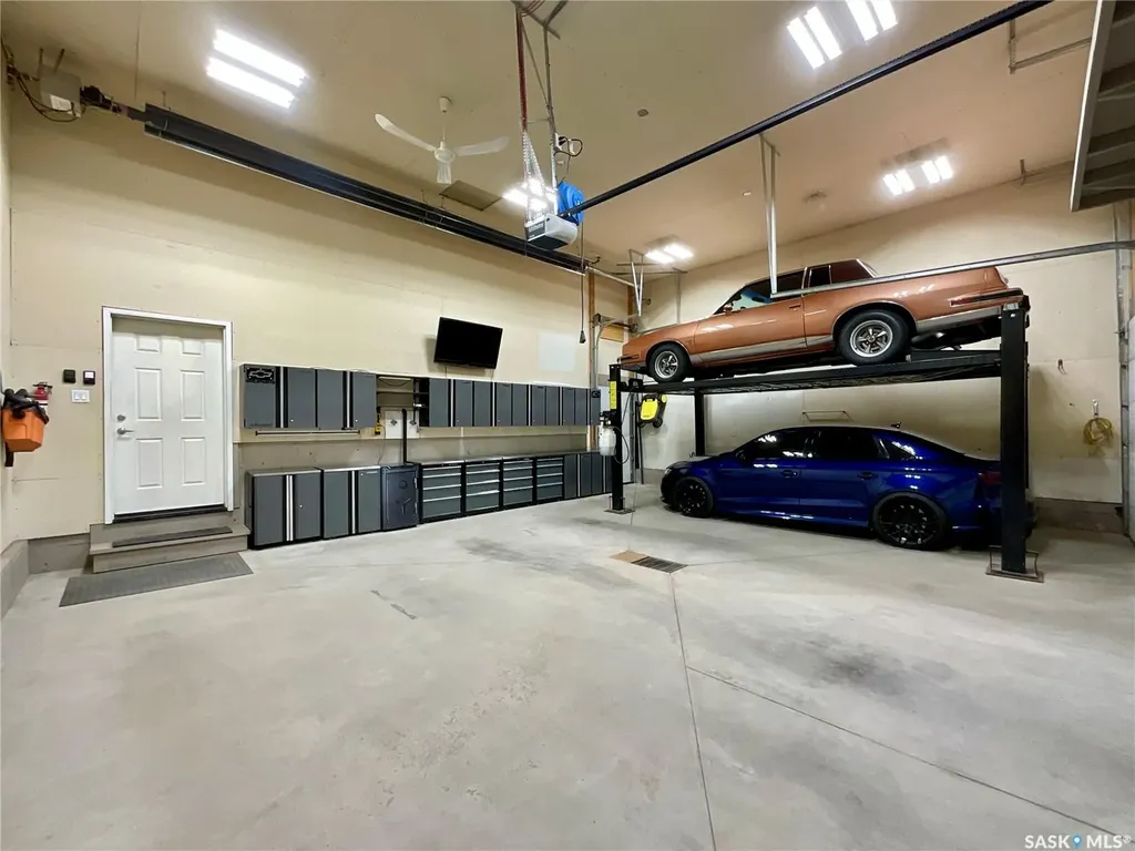 1633 Maple Rose Crescent N Regina SK S4X 0J6