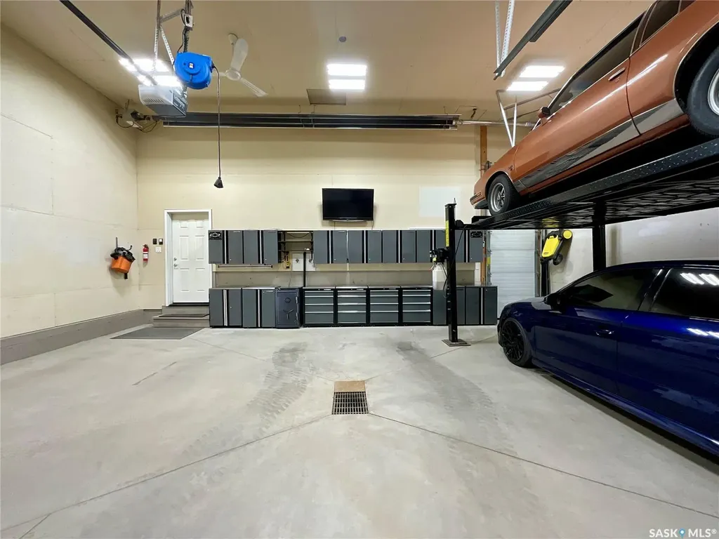 1633 Maple Rose Crescent N Regina SK S4X 0J6