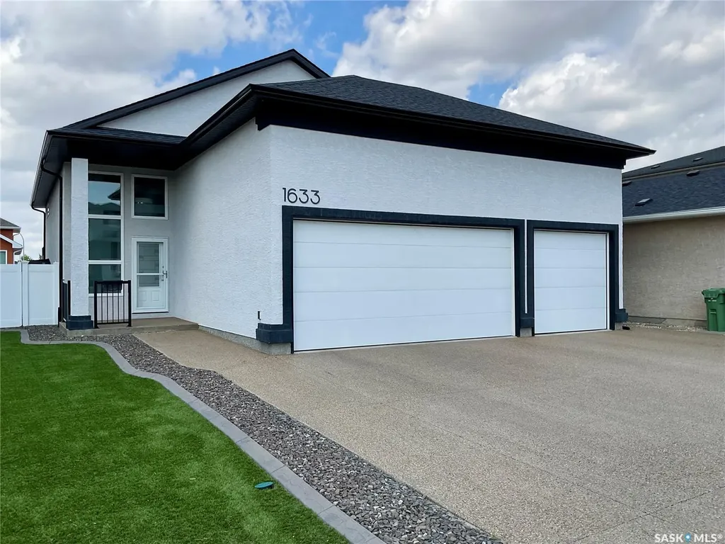 1633 Maple Rose Crescent N Regina SK S4X 0J6