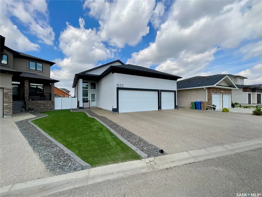 1633 Maple Rose Crescent N Regina SK S4X 0J6