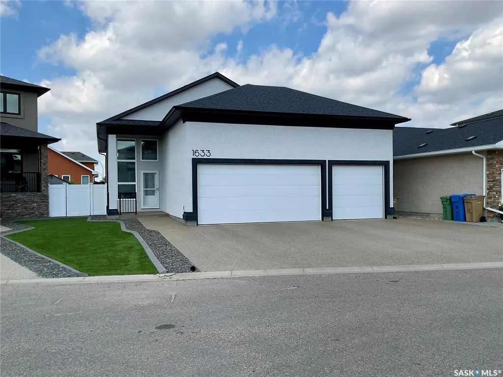1633 Maple Rose Crescent N Regina SK S4X 0J6