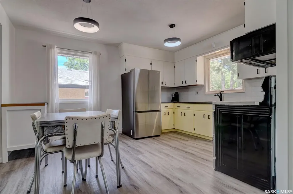 2314 Dewdney Avenue E Regina SK S4N 4E1