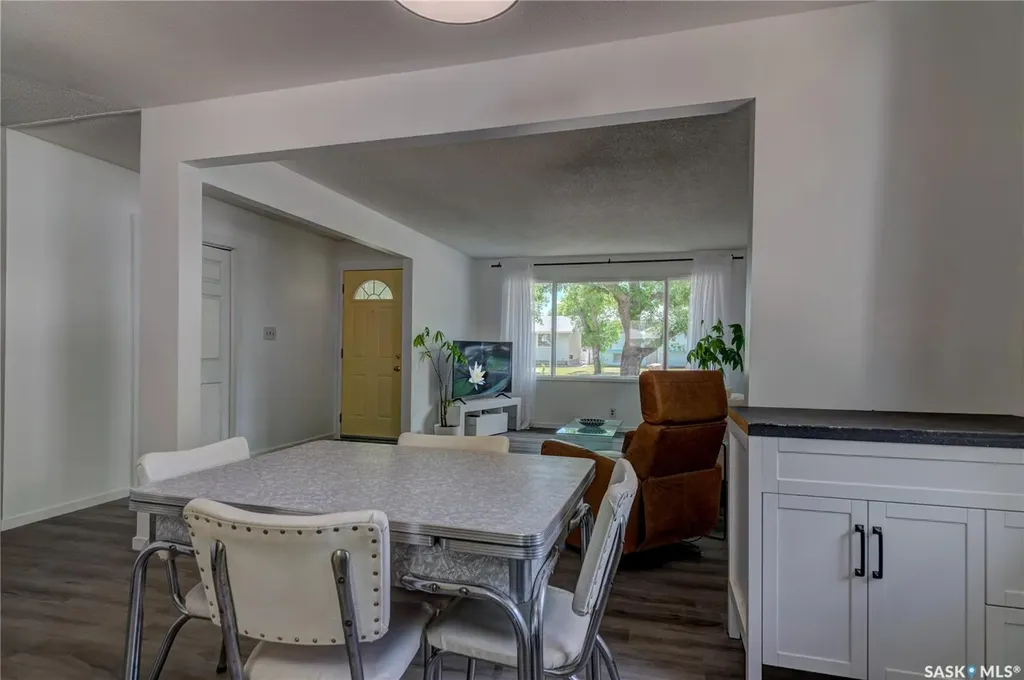 2314 Dewdney Avenue E Regina SK S4N 4E1