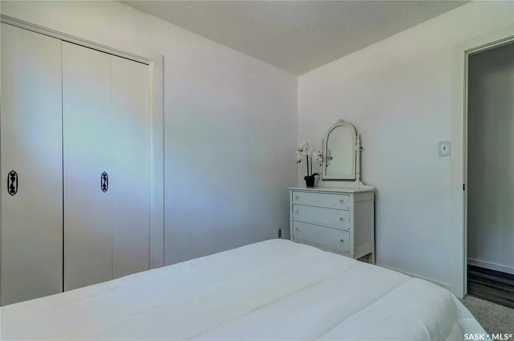 2314 Dewdney Avenue E Regina SK S4N 4E1