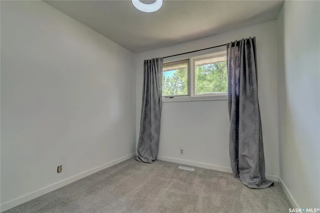 2314 Dewdney Avenue E Regina SK S4N 4E1