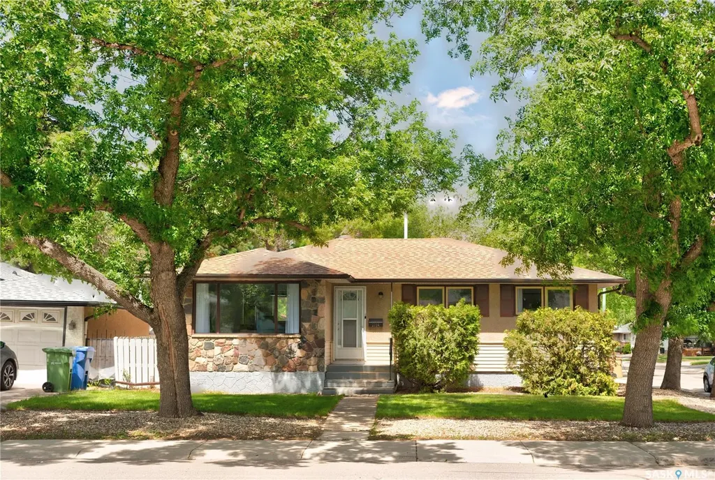 2314 Dewdney Avenue E Regina SK S4N 4E1