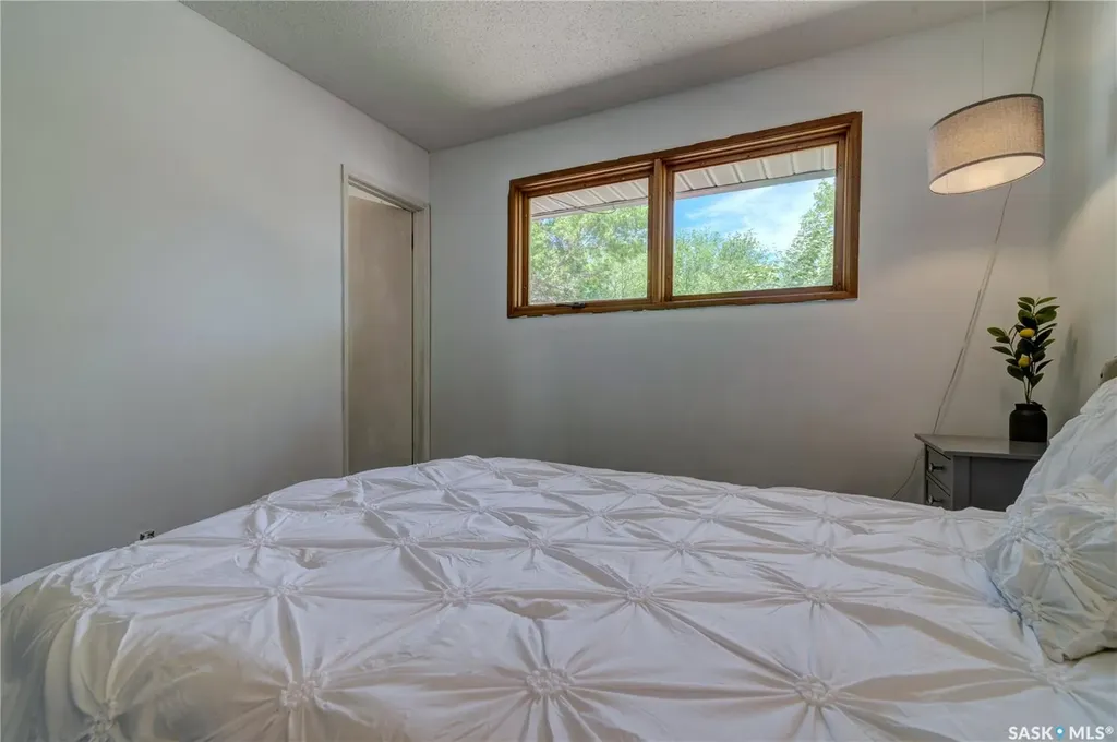 2314 Dewdney Avenue E Regina SK S4N 4E1