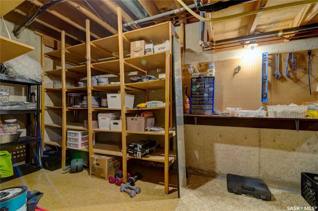 2314 Dewdney Avenue E Regina SK S4N 4E1