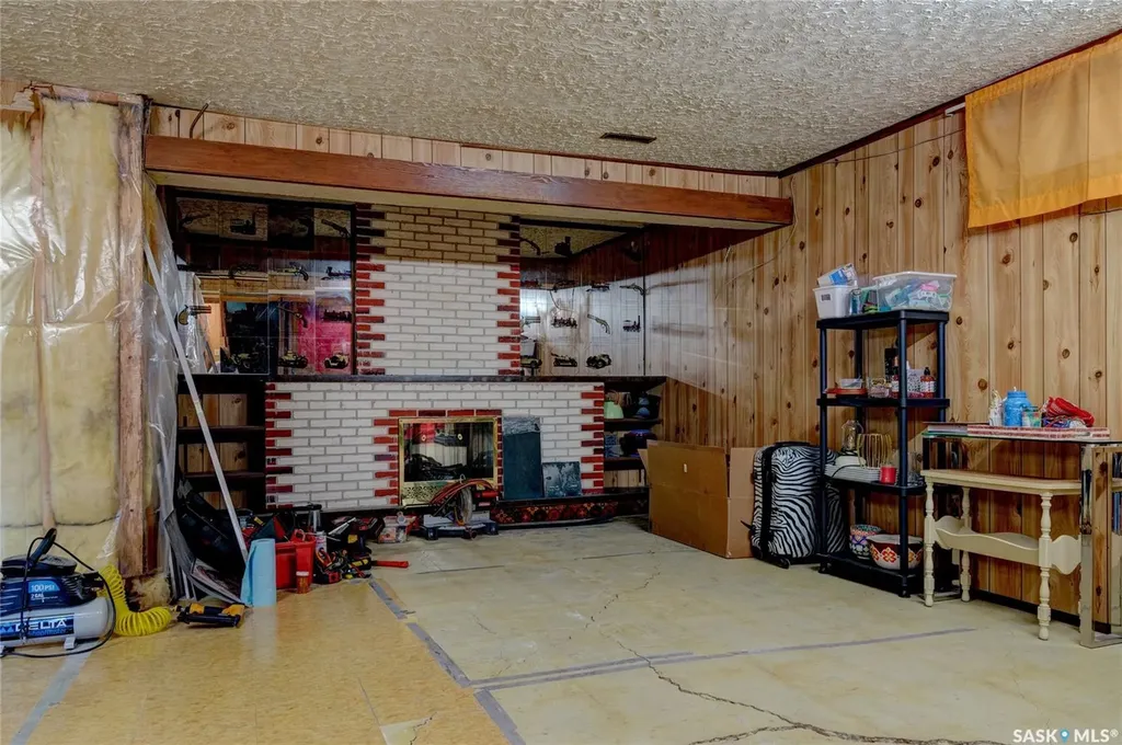 2314 Dewdney Avenue E Regina SK S4N 4E1
