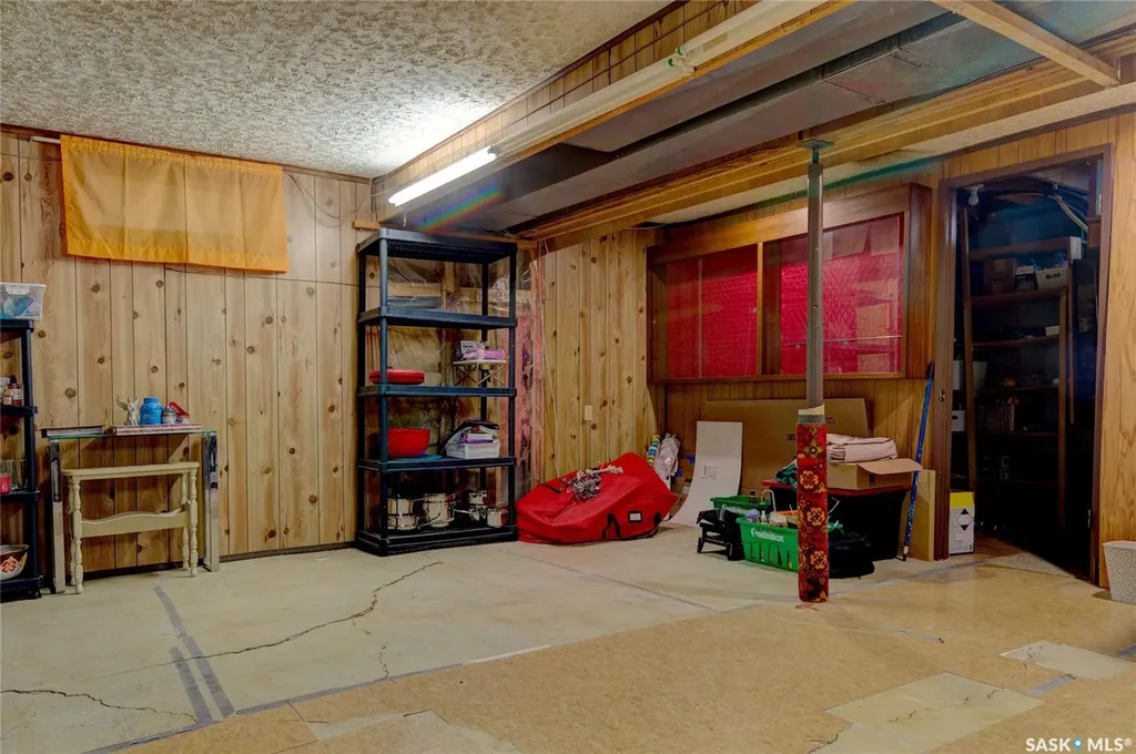 2314 Dewdney Avenue E Regina SK S4N 4E1
