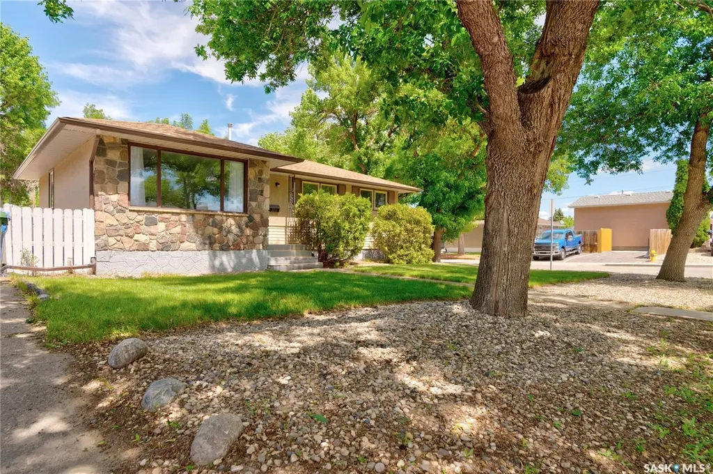 2314 Dewdney Avenue E Regina SK S4N 4E1