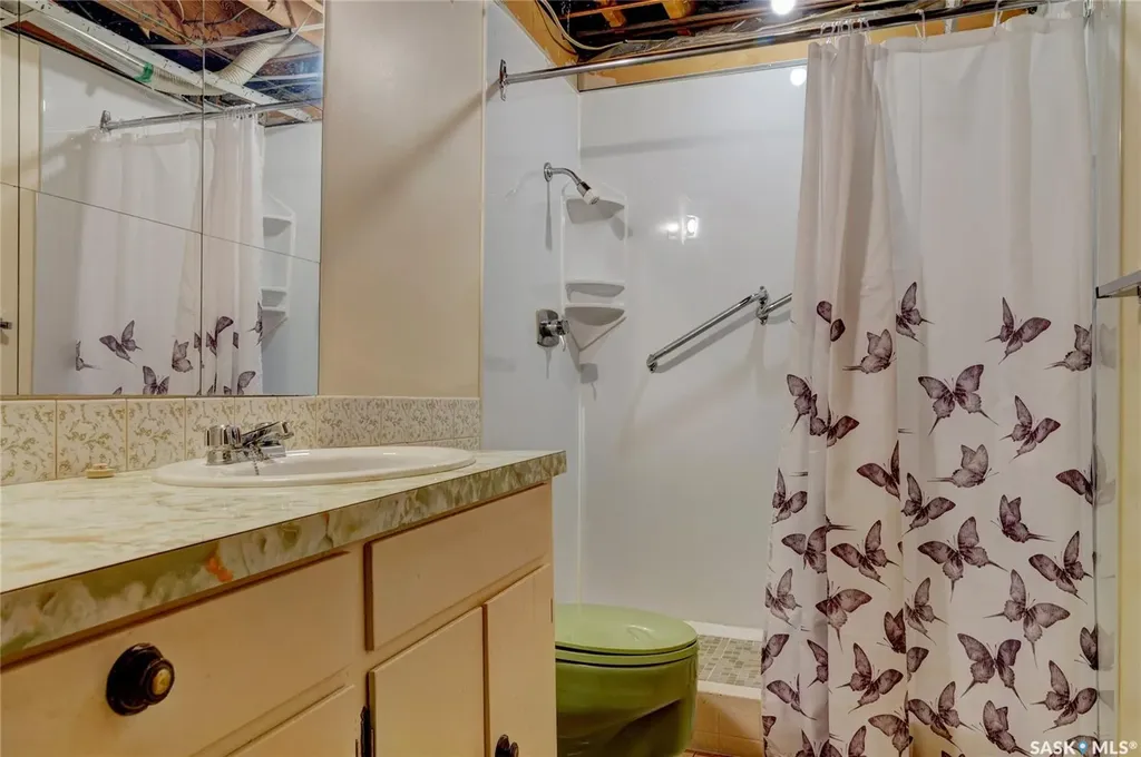 2314 Dewdney Avenue E Regina SK S4N 4E1