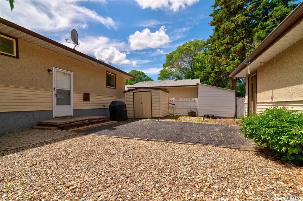 2314 Dewdney Avenue E Regina SK S4N 4E1