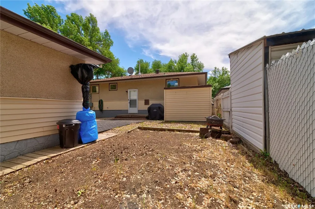 2314 Dewdney Avenue E Regina SK S4N 4E1