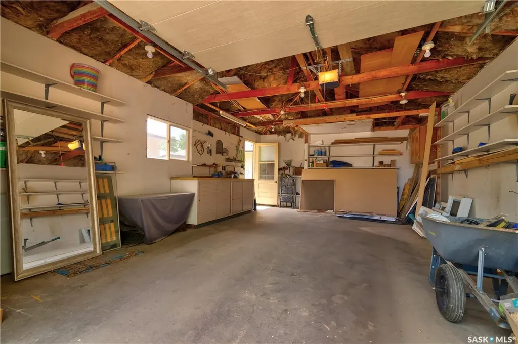 2314 Dewdney Avenue E Regina SK S4N 4E1