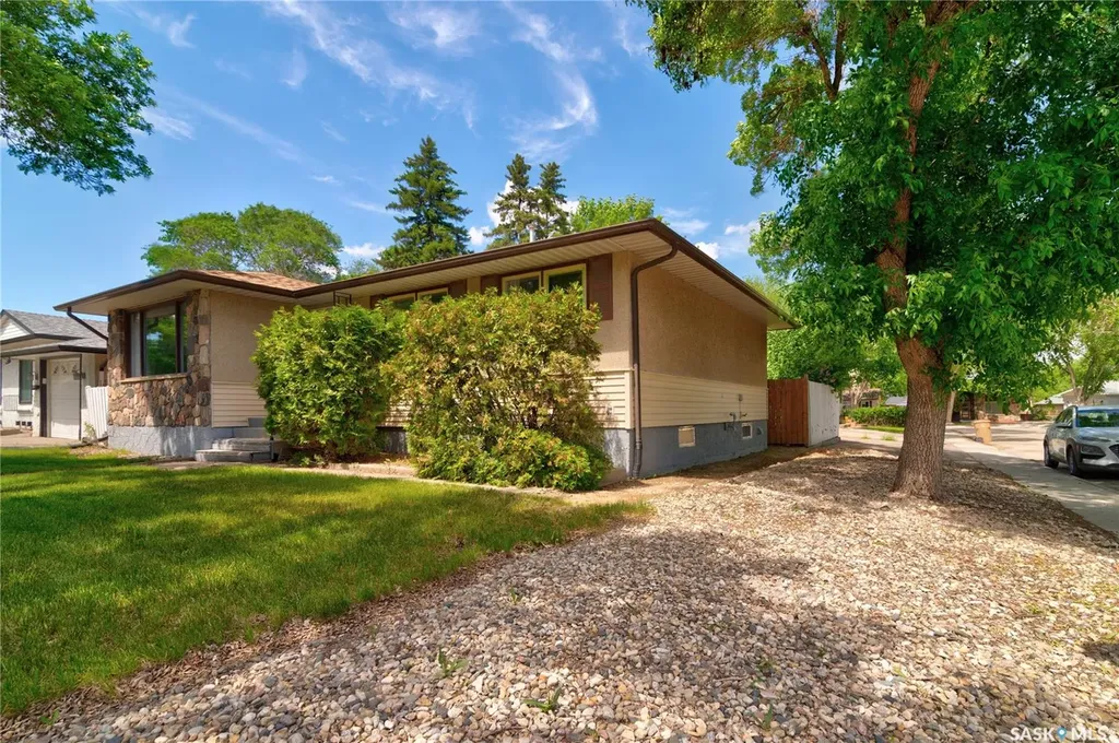 2314 Dewdney Avenue E Regina SK S4N 4E1