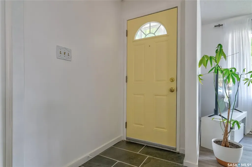 2314 Dewdney Avenue E Regina SK S4N 4E1