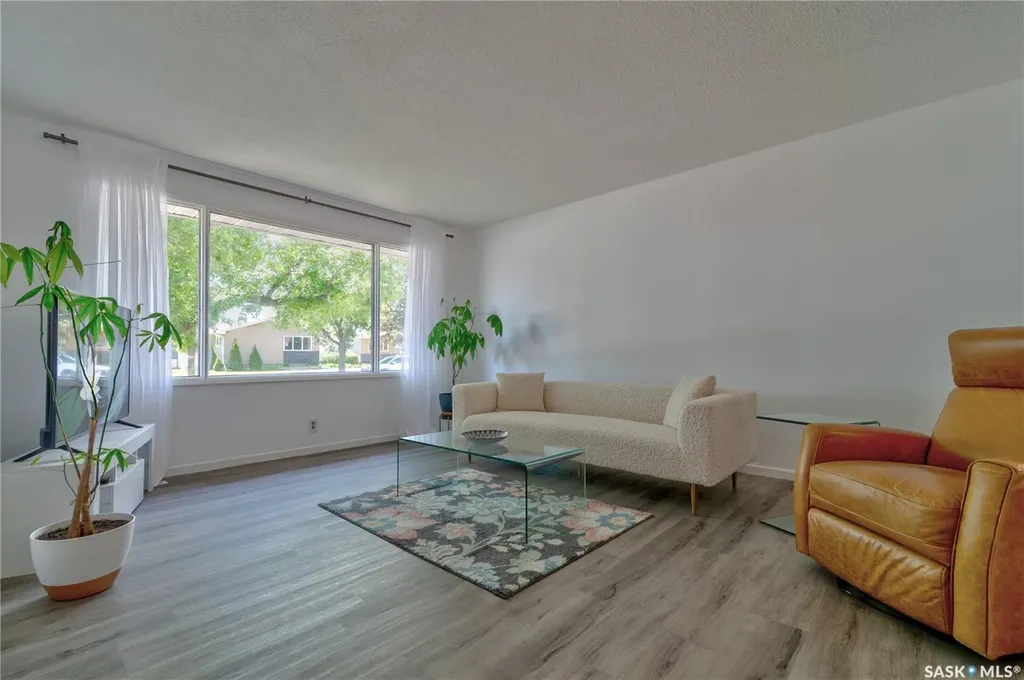 2314 Dewdney Avenue E Regina SK S4N 4E1